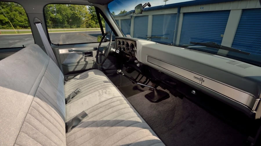 1984 Chevrolet Suburban 7th Gen - Image 26 of 27