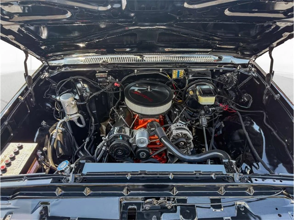 1984 Chevrolet - Image 16 of 18