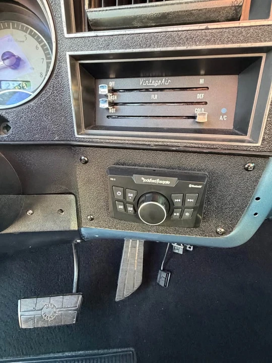 1984 Chevrolet Silverado - Image 18 of 20