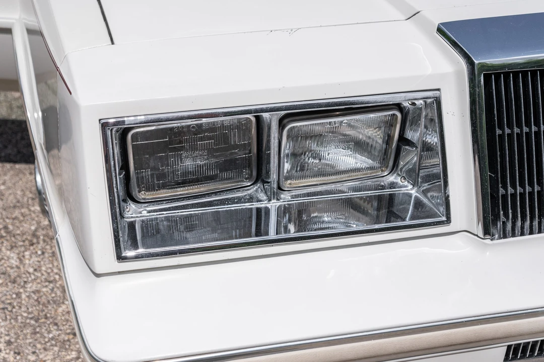 1984 Chrysler LeBaron - Image 21 of 31