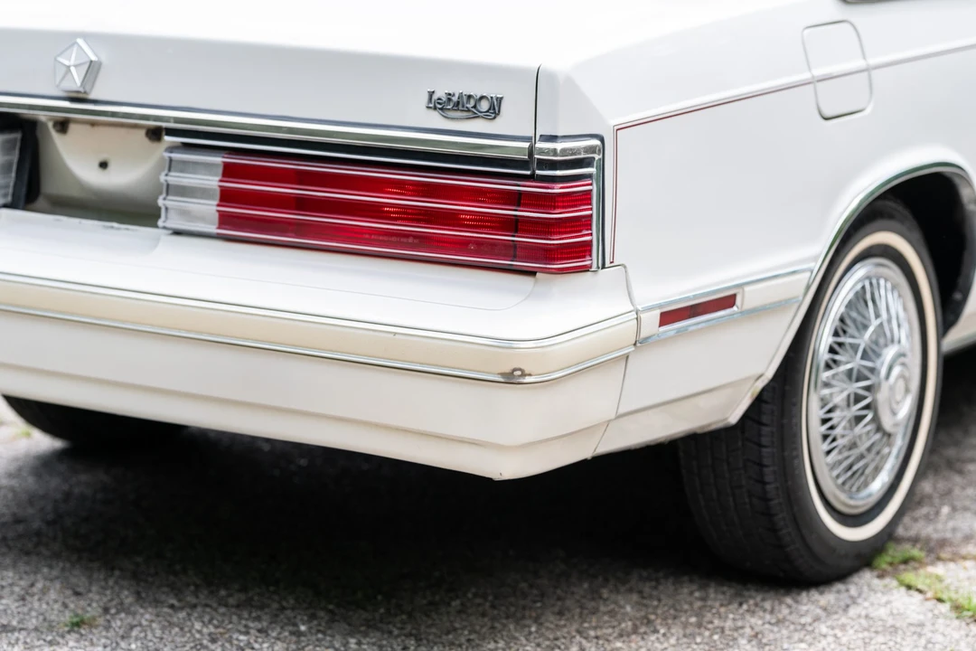 1984 Chrysler LeBaron - Image 28 of 31