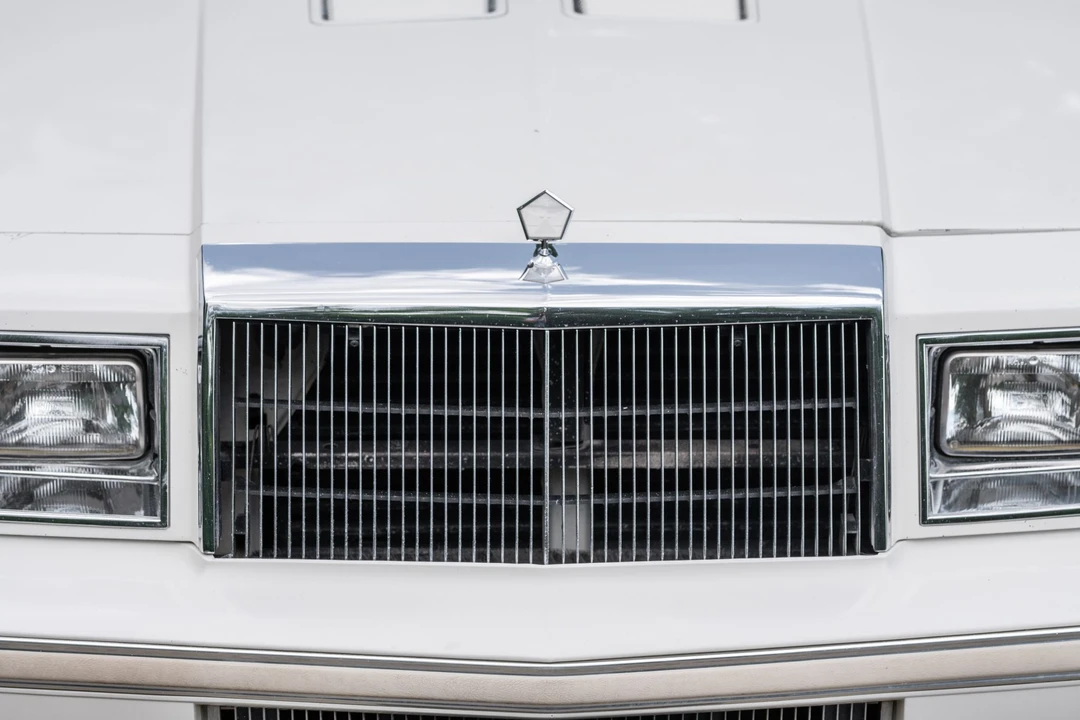 1984 Chrysler LeBaron - Image 23 of 31