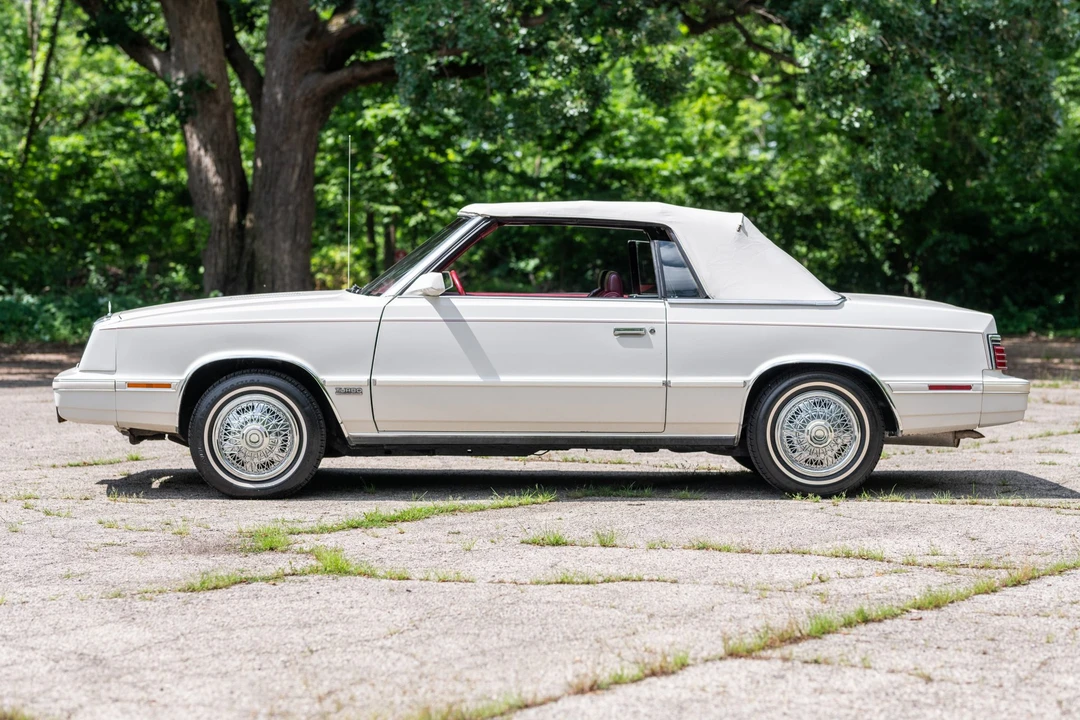 1984 Chrysler LeBaron - Image 17 of 31