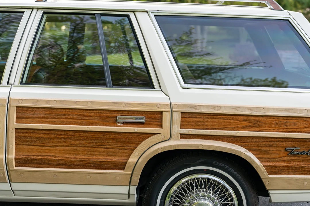 1984 Chrysler LeBaron - Image 20 of 31