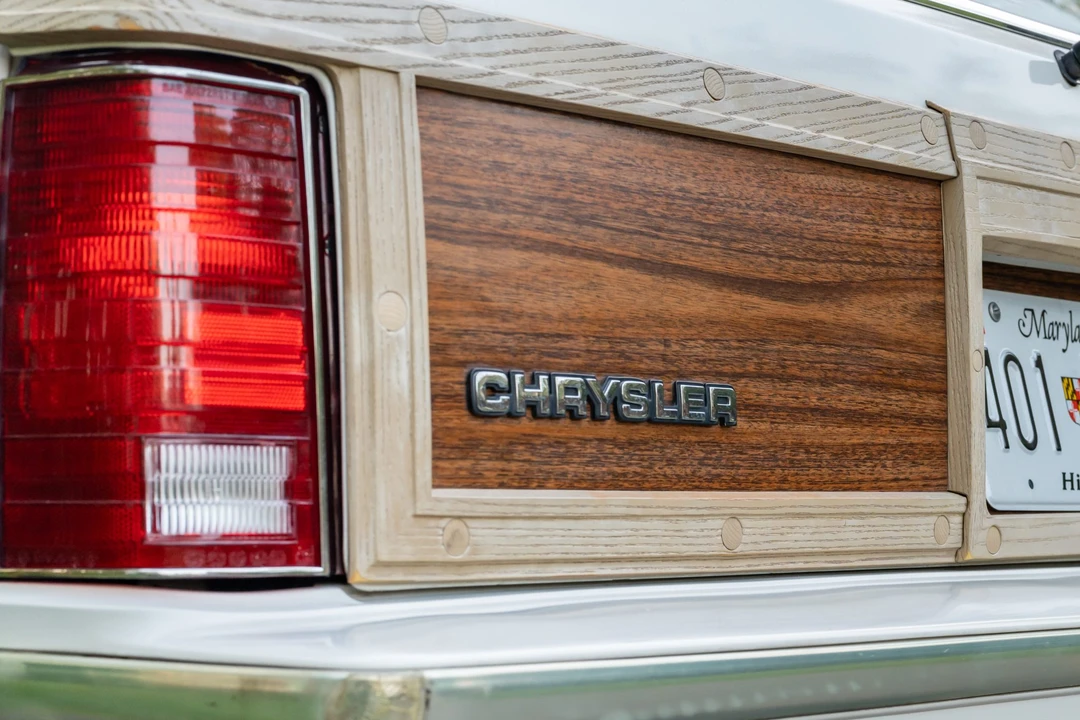 1984 Chrysler LeBaron - Image 27 of 31