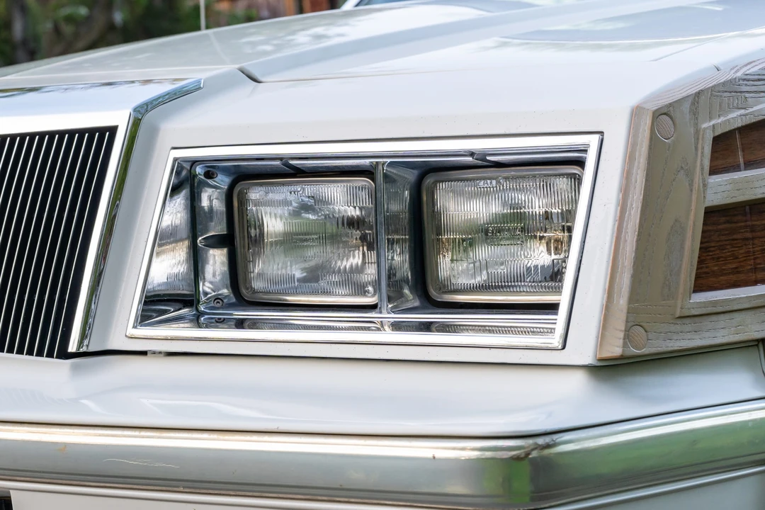 1984 Chrysler LeBaron - Image 26 of 31