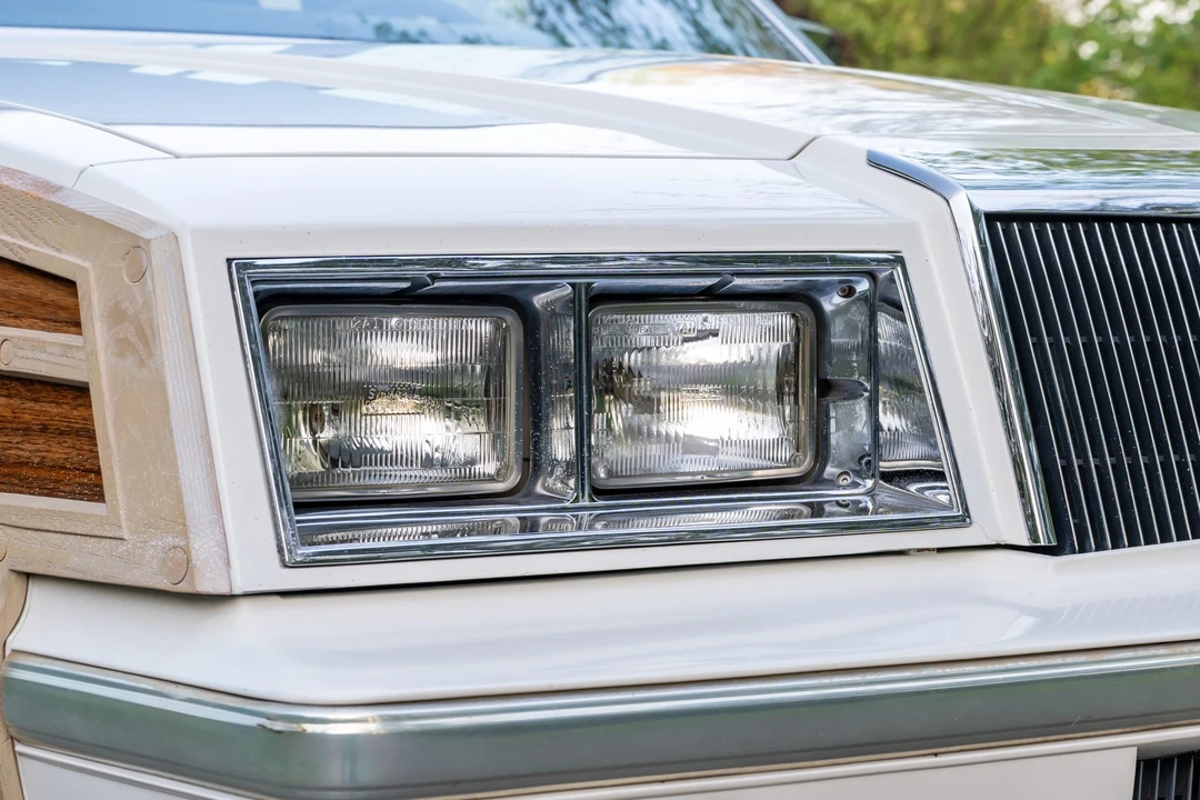 1984 Chrysler LeBaron - Image 25 of 31