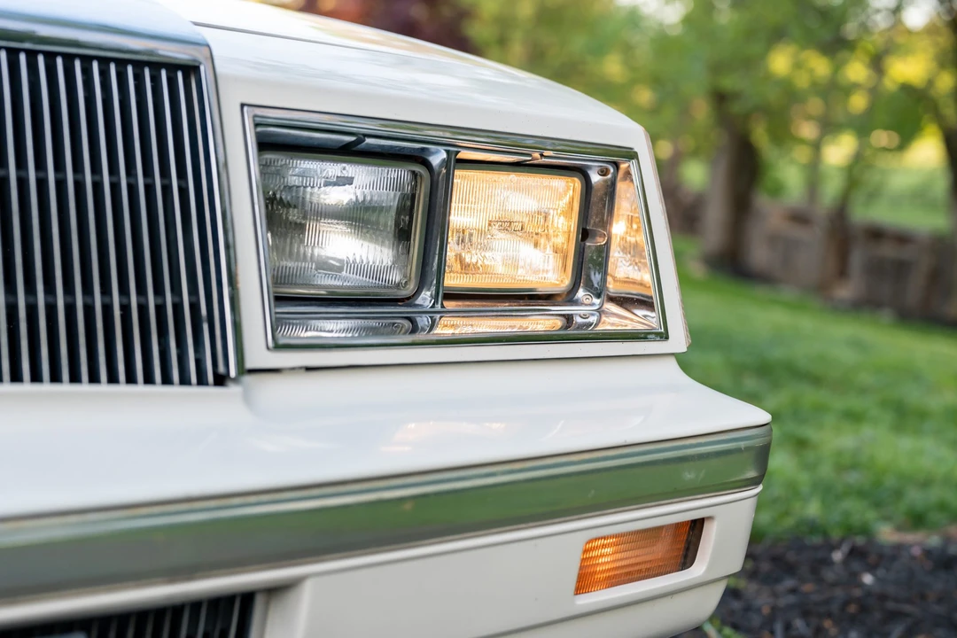1984 Chrysler LeBaron - Image 24 of 31
