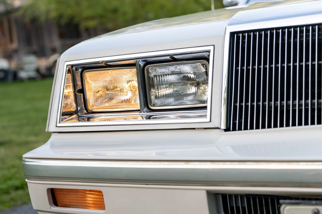 1984 Chrysler LeBaron - Image 23 of 31