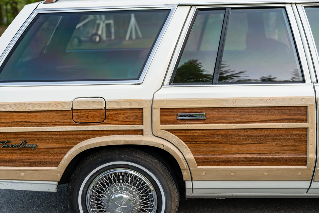 1984 Chrysler LeBaron - Image 19 of 31