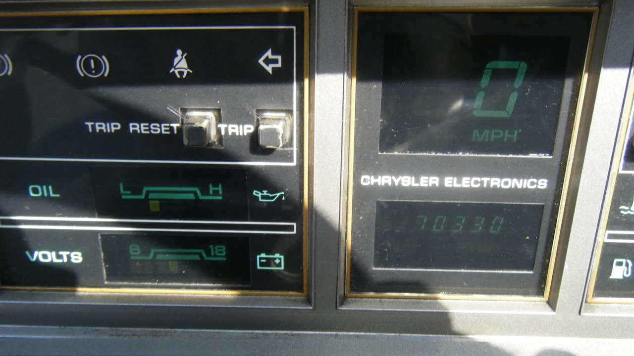 1984 Chrysler LeBaron - Image 5 of 11
