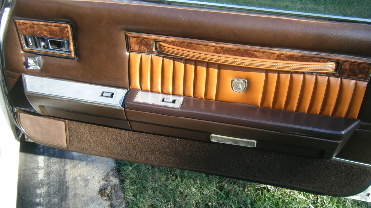 1984 Chrysler LeBaron - Image 7 of 11