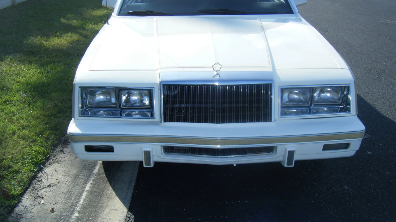 1984 Chrysler LeBaron - Image 10 of 11