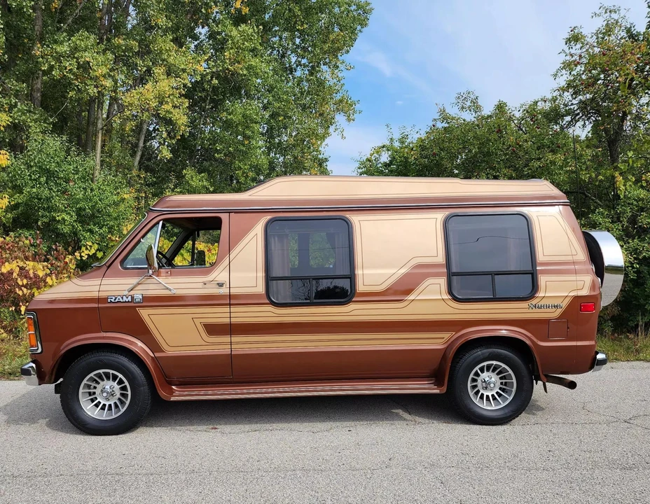 1984 Dodge Ram Van - Image 18 of 31