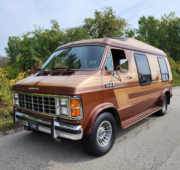 1984 Dodge Ram Van - Image 14 of 31