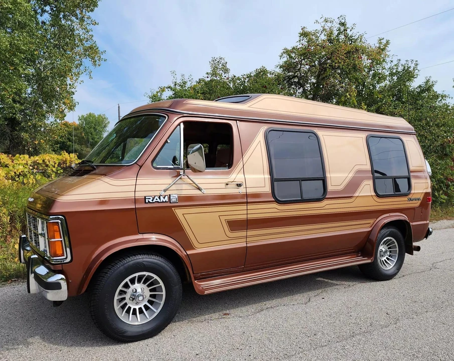 1984 Dodge Ram Van - Image 16 of 31
