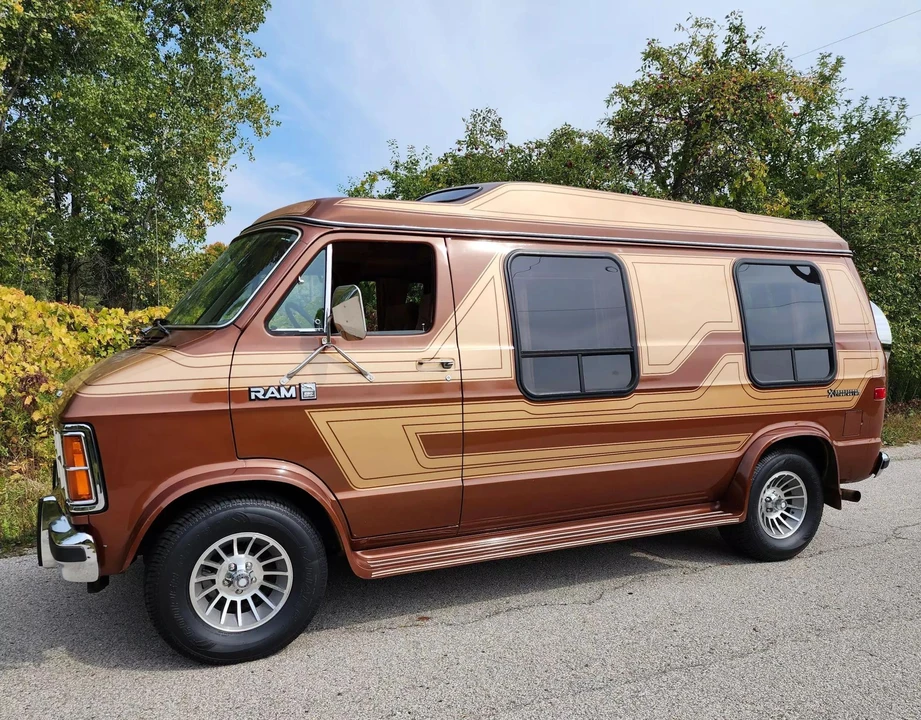 1984 Dodge Ram Van - Image 17 of 31