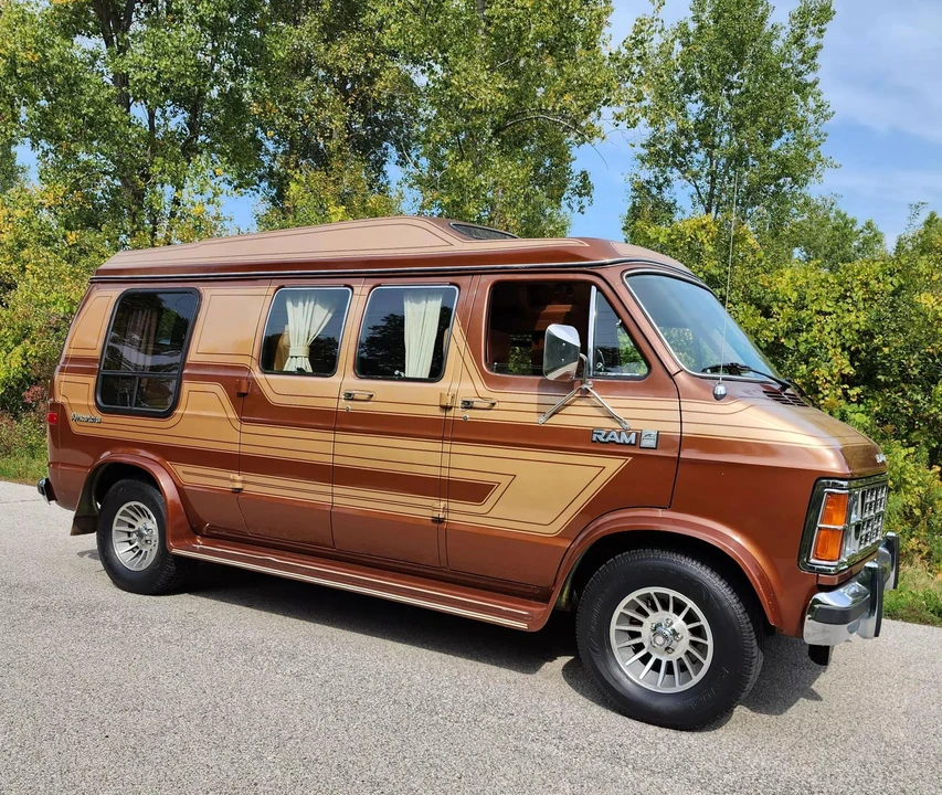 1984 Dodge Ram Van - Image 28 of 31