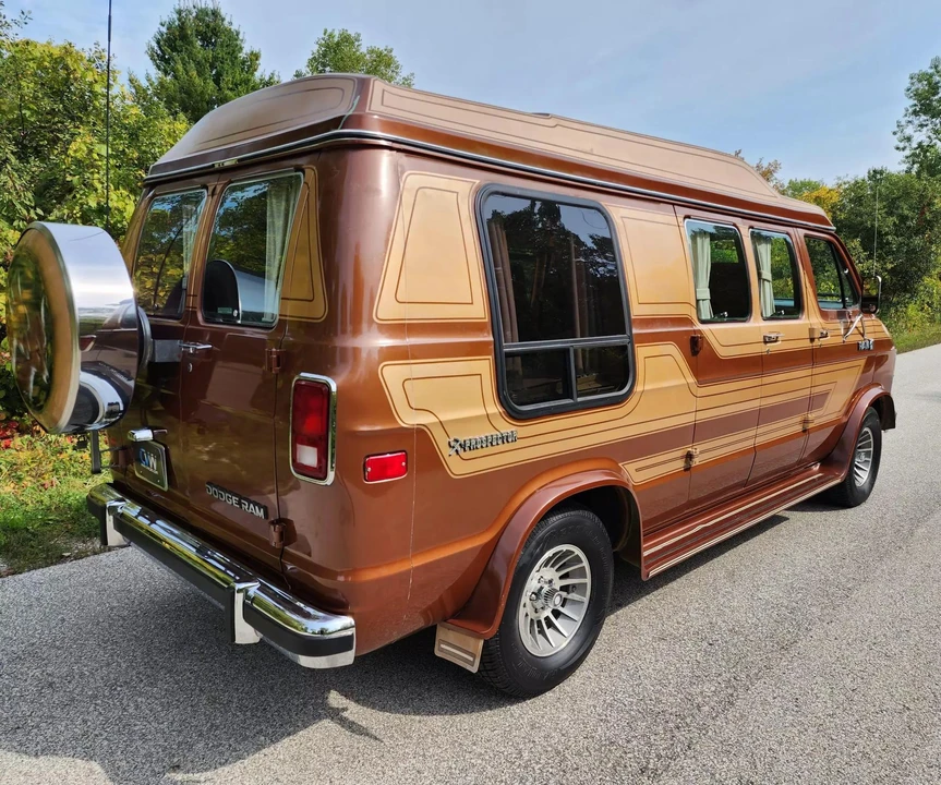 1984 Dodge Ram Van - Image 25 of 31