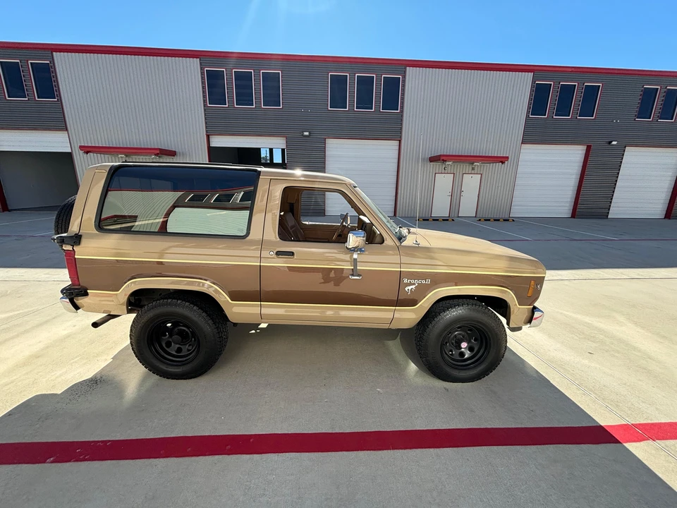 1984 Ford Bronco II - Image 17 of 31