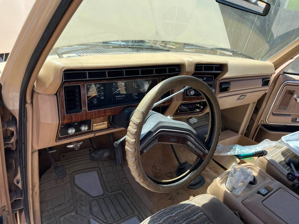 1984 Ford Bronco 3rd Gen - Image 5 of 10