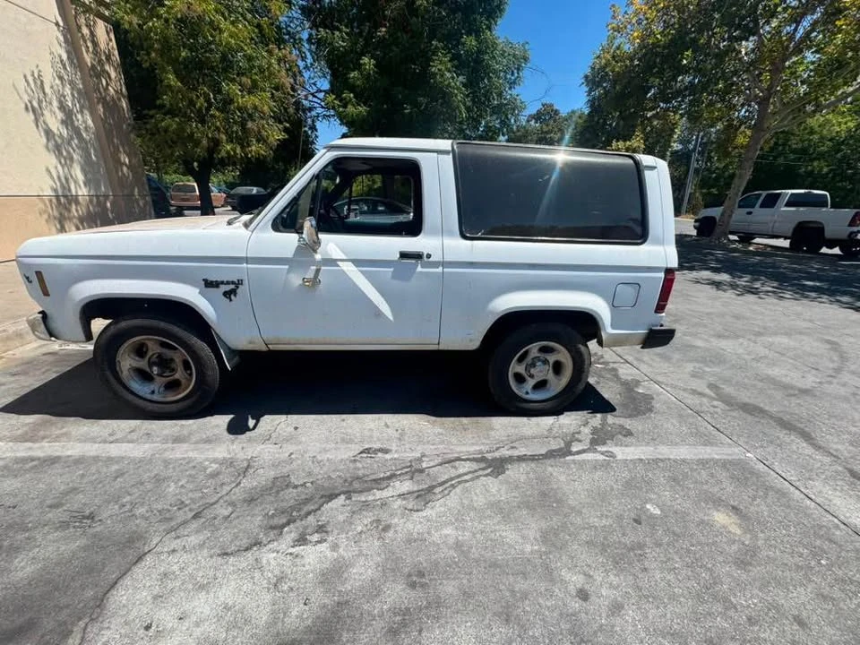 1984 Ford Bronco 3rd Gen - Image 3 of 5