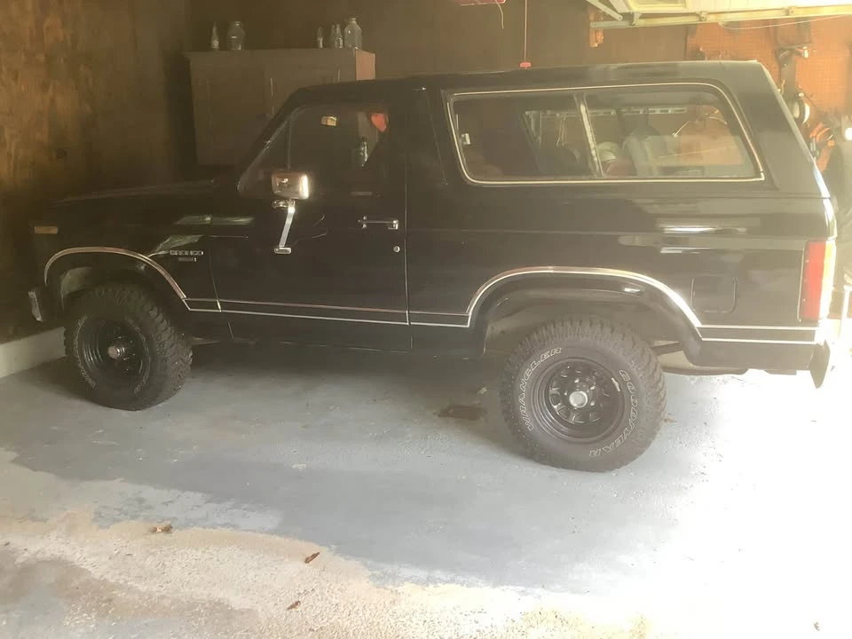 1984 Ford Bronco 3rd Gen - Image 2 of 8