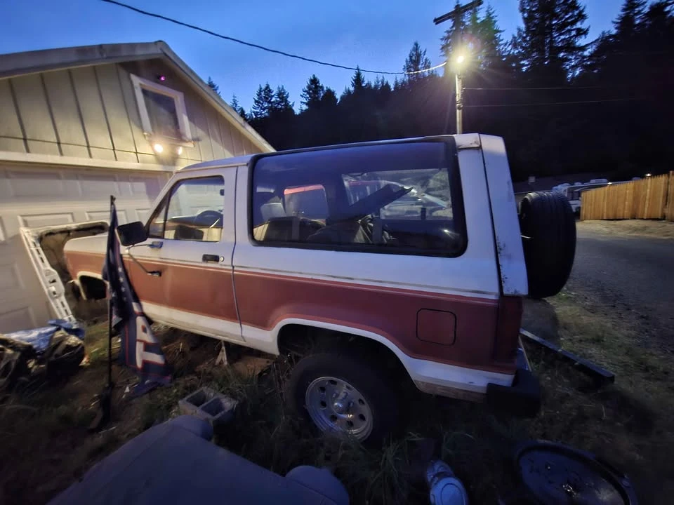 1984 Ford Bronco 3rd Gen - Image 4 of 9