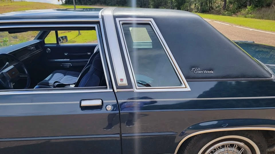 1984 Ford Crown Victoria - Image 2 of 12