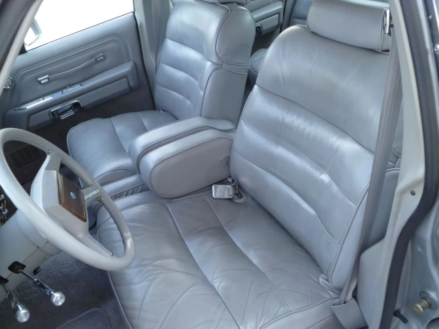 1984 Ford Crown Victoria - Image 4 of 8