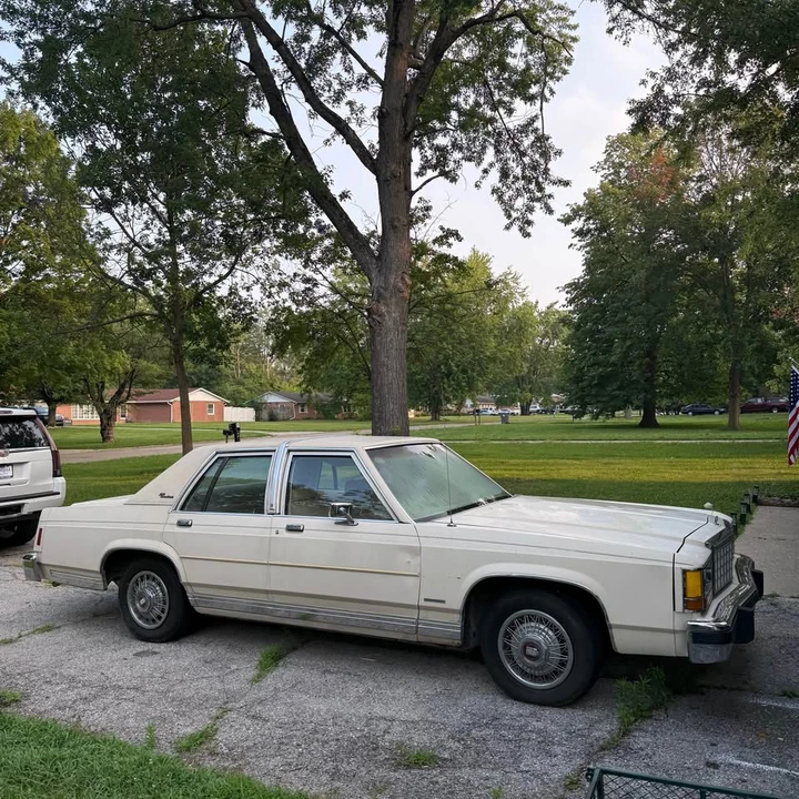 1984 Ford Crown Victoria - Image 2 of 6