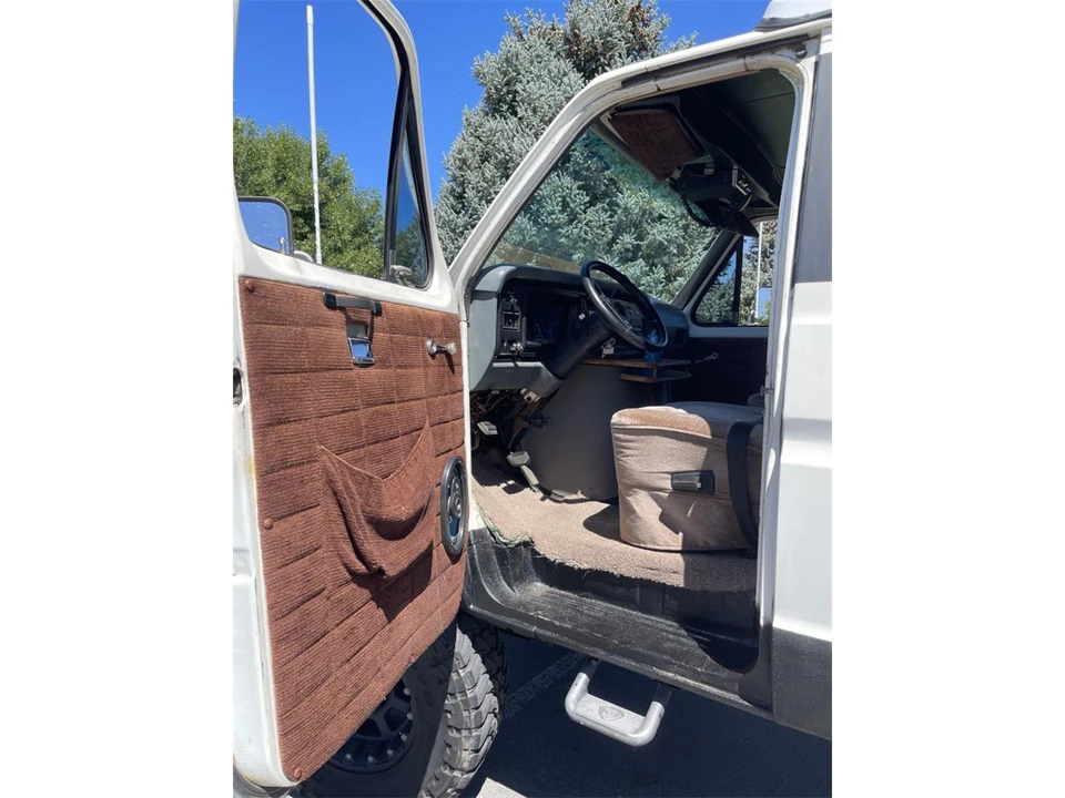1984 Ford Econoline Van - Image 10 of 17
