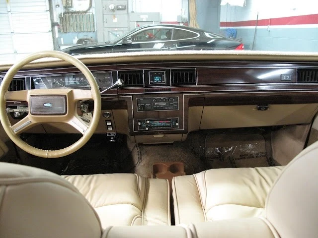1984 Ford Country Squire - Image 2 of 21