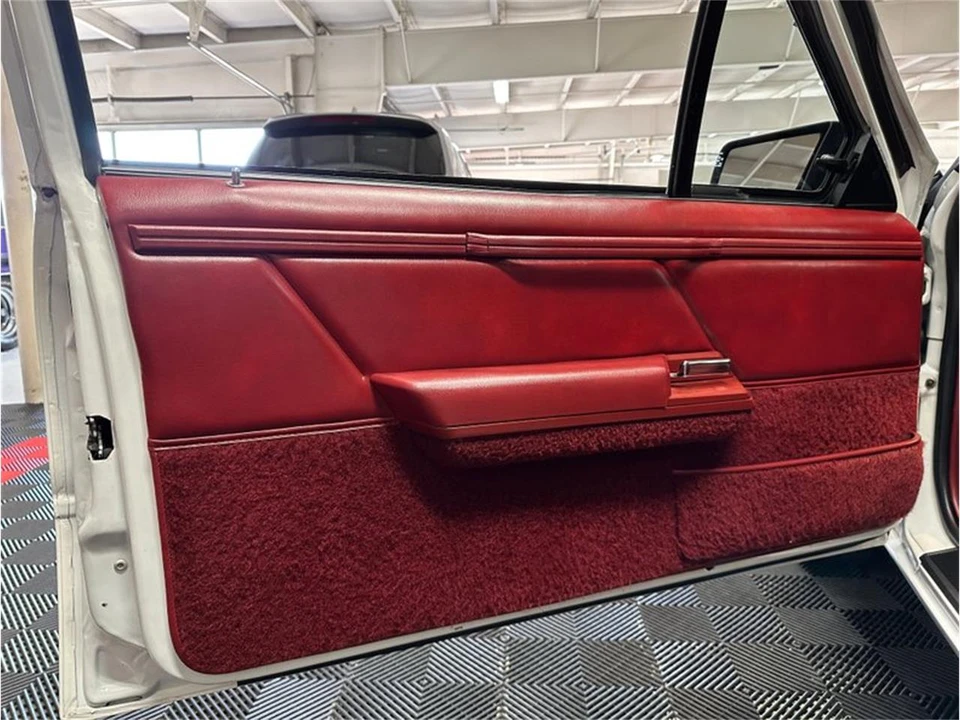 1984 Ford Thunderbird 9th Gen - Image 13 of 31
