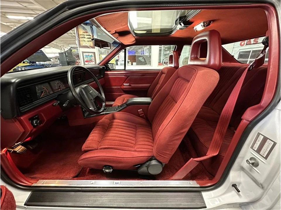 1984 Ford Thunderbird 9th Gen - Image 14 of 31