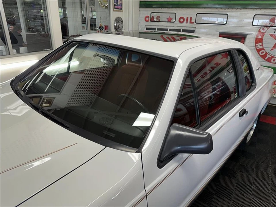 1984 Ford Thunderbird 9th Gen - Image 9 of 31