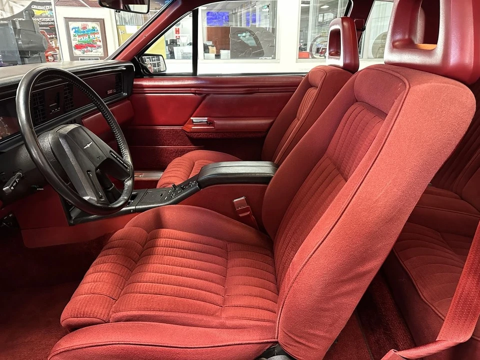 1984 Ford Thunderbird 9th Gen - Image 15 of 31