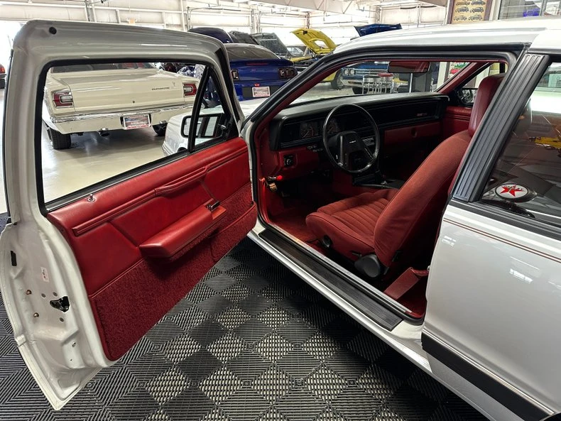 1984 Ford Thunderbird 9th Gen - Image 13 of 31
