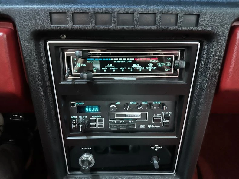 1984 Ford Thunderbird 9th Gen - Image 26 of 31