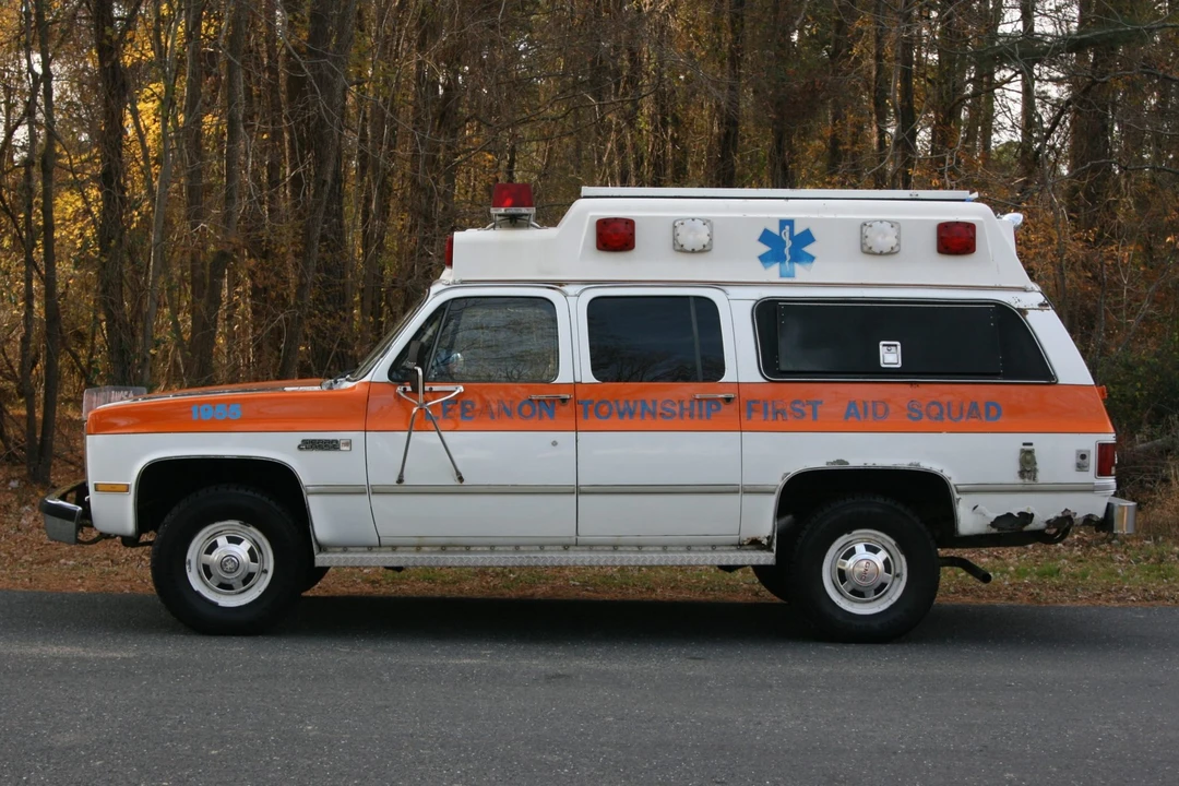 1984 GMC Suburban 7th Gen - Image 5 of 31