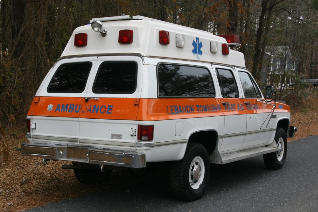 1984 GMC Suburban 7th Gen - Image 9 of 31