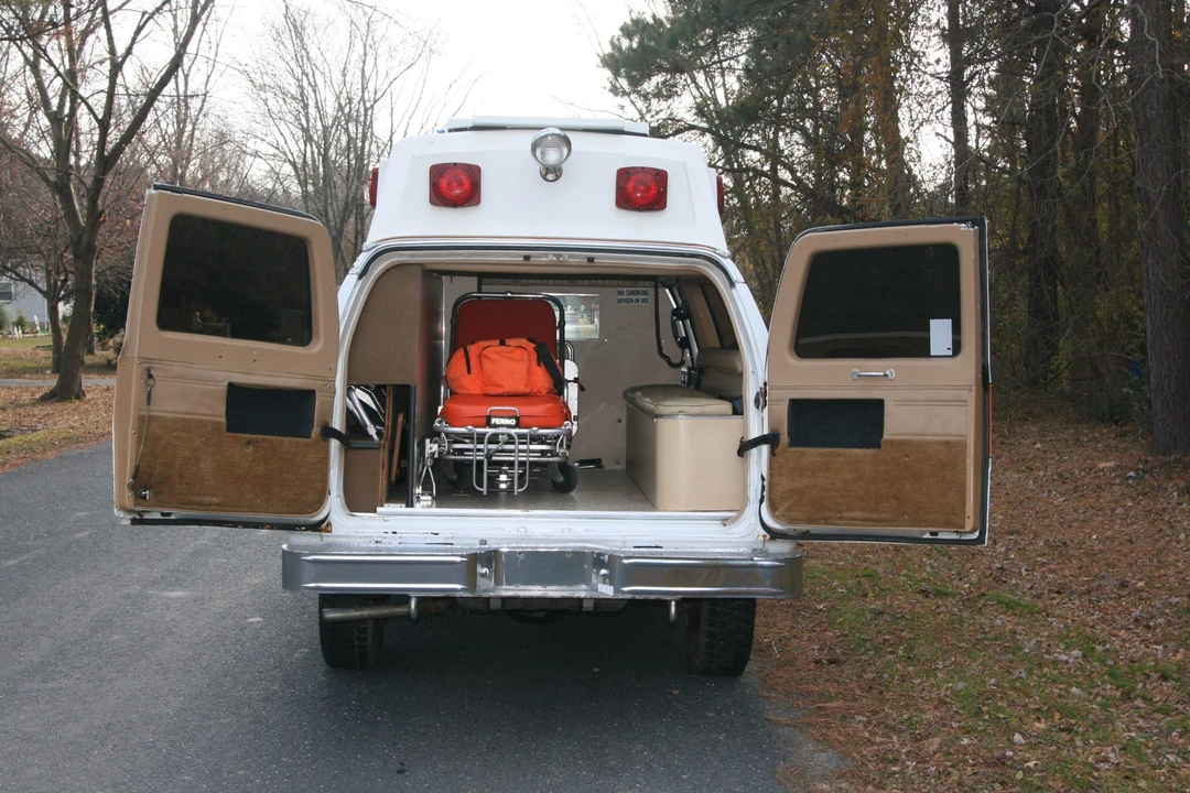 1984 GMC Suburban 7th Gen - Image 8 of 31