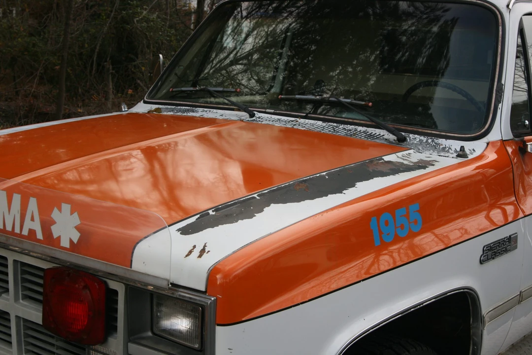 1984 GMC Suburban 7th Gen - Image 24 of 31