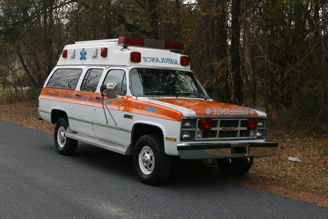 1984 GMC Suburban 7th Gen - Image 12 of 31