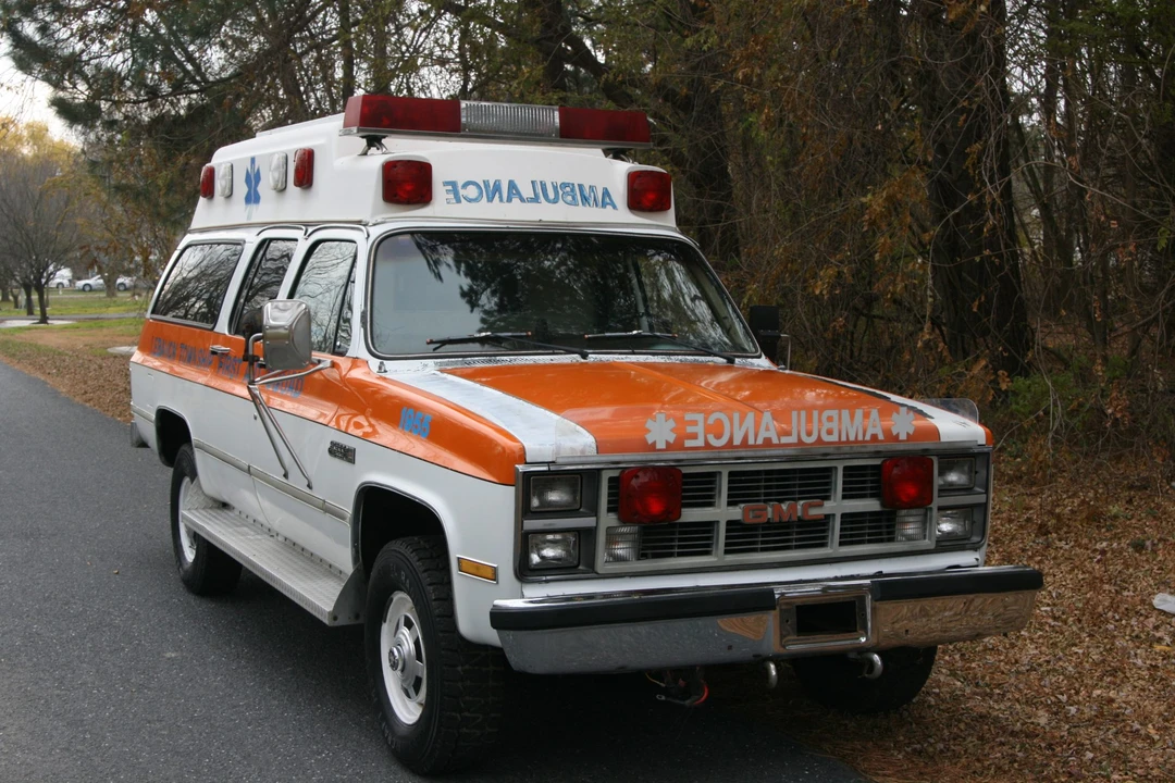 1984 GMC Suburban 7th Gen - Image 15 of 31
