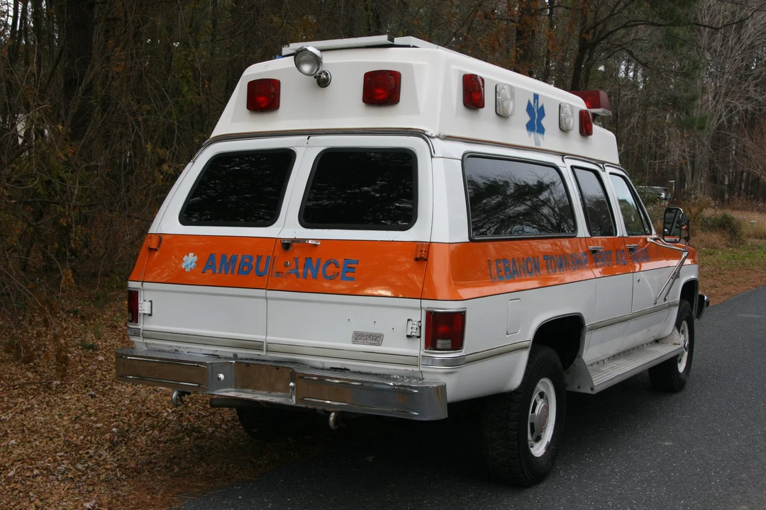 1984 GMC Suburban 7th Gen - Image 10 of 31