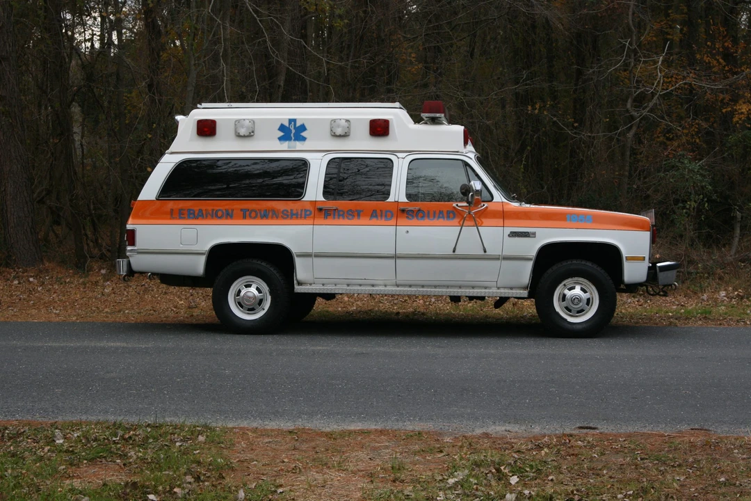 1984 GMC Suburban 7th Gen - Image 11 of 31
