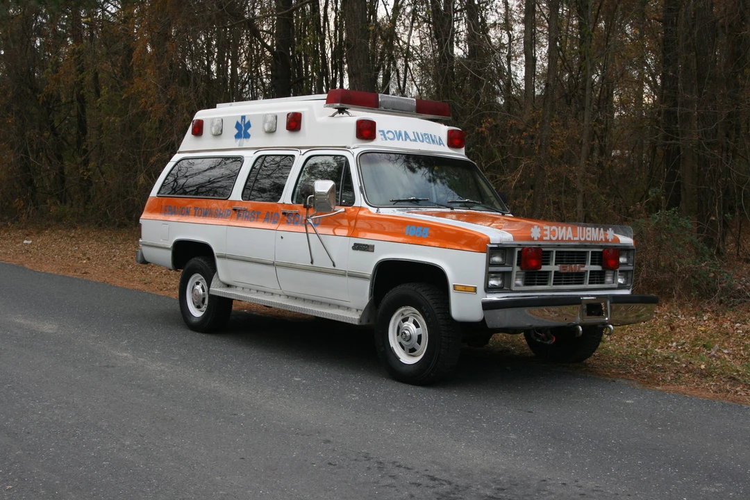 1984 GMC Suburban 7th Gen - Image 13 of 31