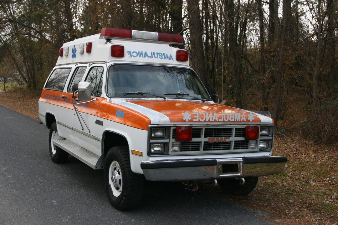 1984 GMC Suburban 7th Gen - Image 14 of 31