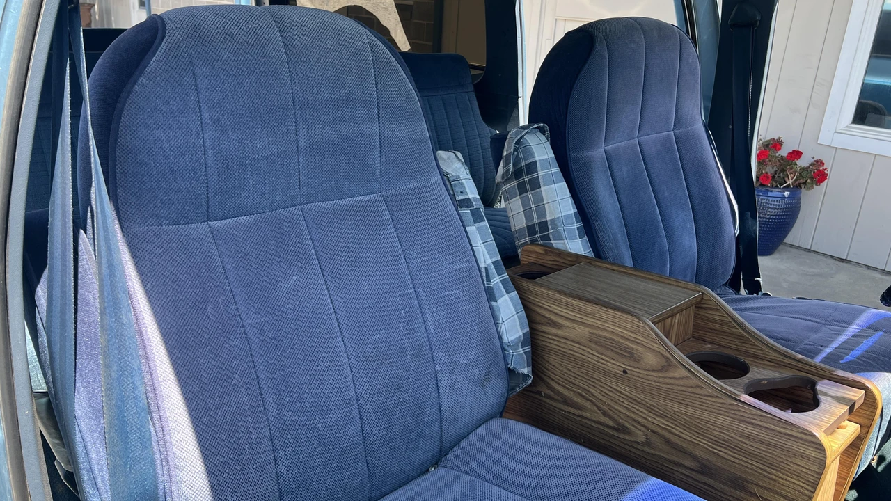 1984 GMC Suburban 7th Gen - Image 31 of 31
